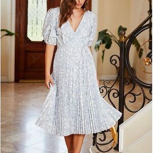 Women's Maison Tara Rose
Lace Pleated Midi Dress